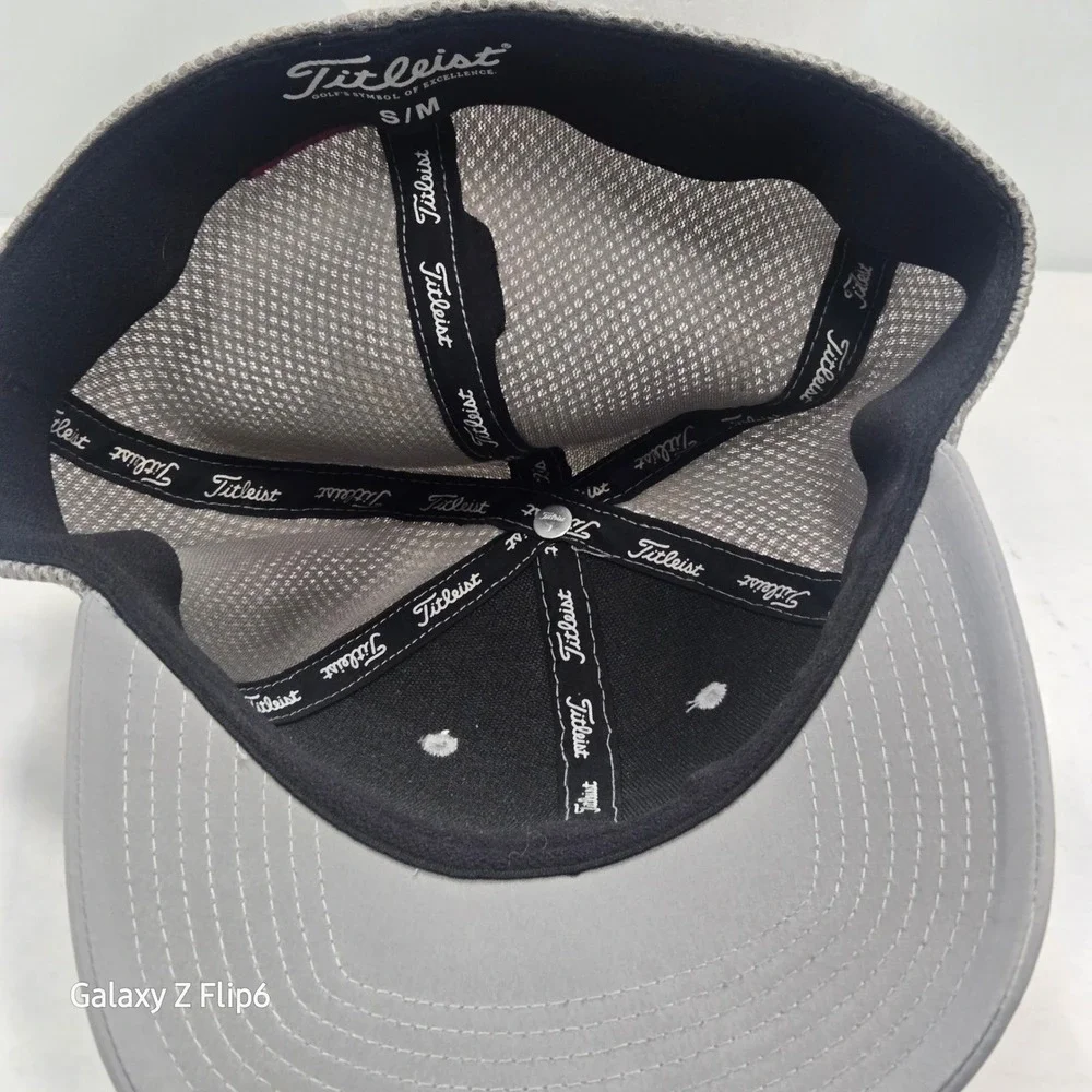 Titleist Golf Hat Gray Red Mesh Back Stretch Fit Pro V1 FJ Logo Cap Mens S/M